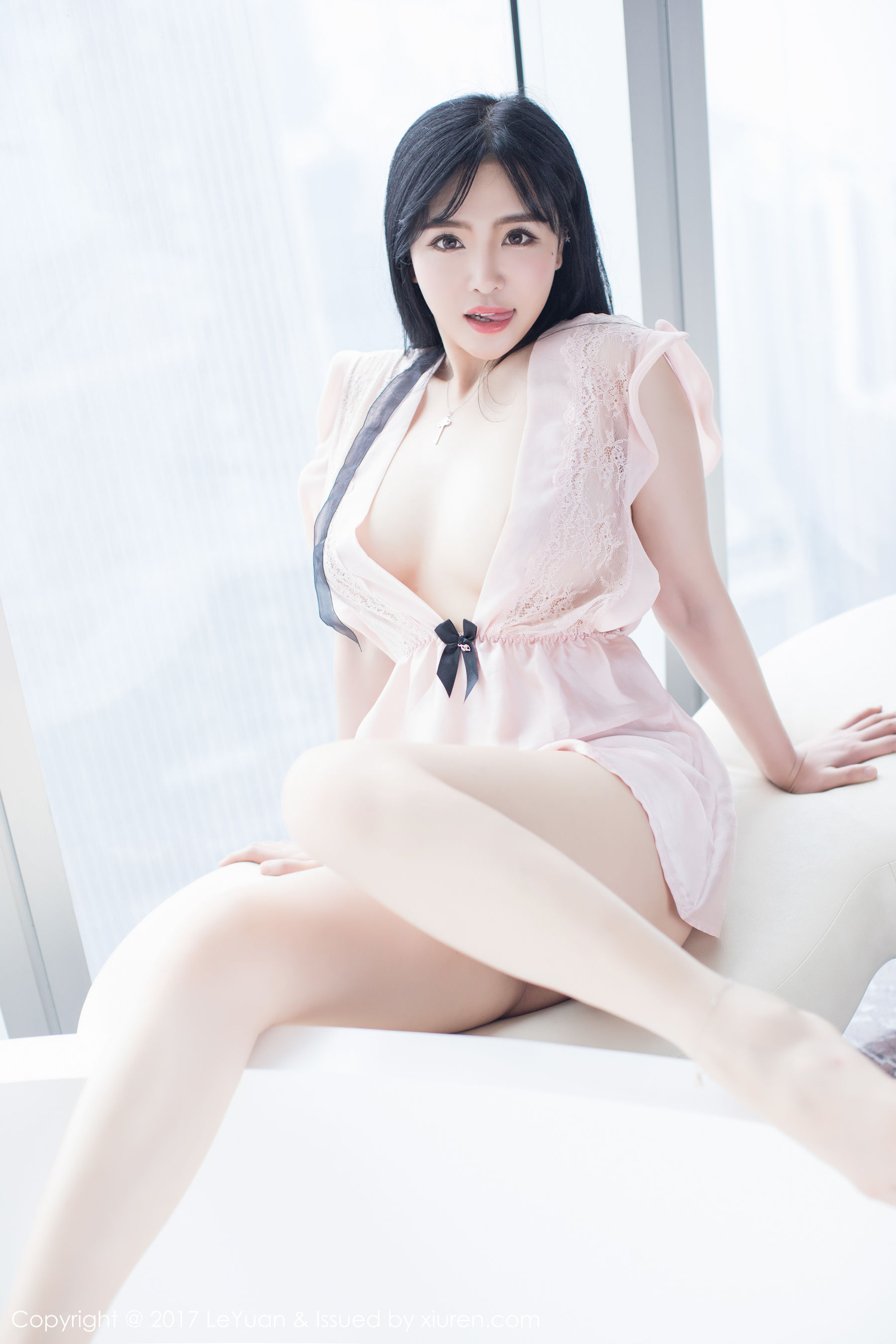 Liu Yuer "Pink Pajamas + White Silk Temptation" [Star Paradise LeYuan] VOL.046