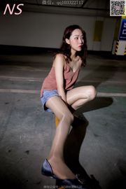 Little Zhu Yin "La fille aux belles jambes en bas dans le garage souterrain" [Nasi Photography]