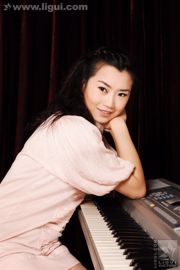 Model Youmei "Daging Seksi dari Guru Swasta Musikal" [丽 柜 LiGui] Gambar Foto Kaki Stoking