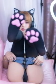 [Cosplay] Mie Nasi Douyu sama - Kucing Gaming