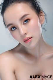 Studio shot van gemengd ras schoonheid model Shi Yiyi