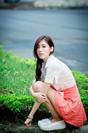 Liao Tingling / Kila Jingjing "Seri Gaun Merah Muda Pemotretan Jalanan"
