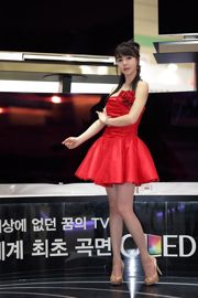Bộ sưu tập "Cô gái mặc váy đỏ" của Li Zhiyou